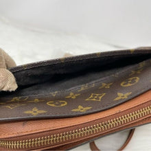 Load image into Gallery viewer, 404 Pre Owned Authentic Louis Vuitton Monogram Canvas Orsay Clutch Bag AR0927