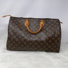 Load image into Gallery viewer, 434 Pre Owned Authentic Louis Vuitton Monogram Speedy 40 Travel Handbag MB9001